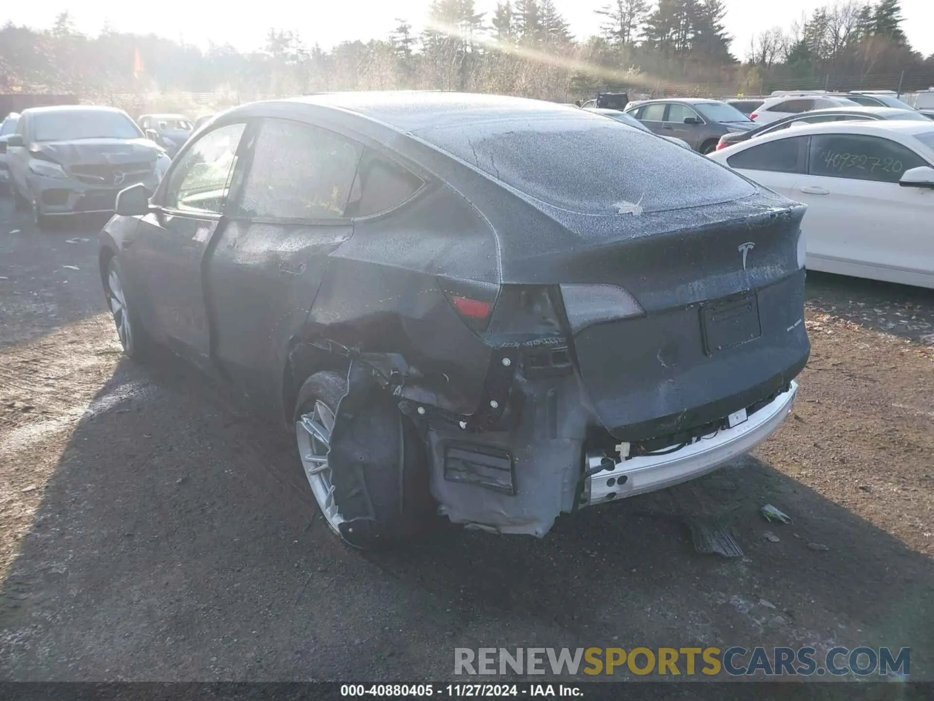 3 fotografías del automóvil dañado 7SAYGAEE8RF063471 TESLA MODEL Y 2024