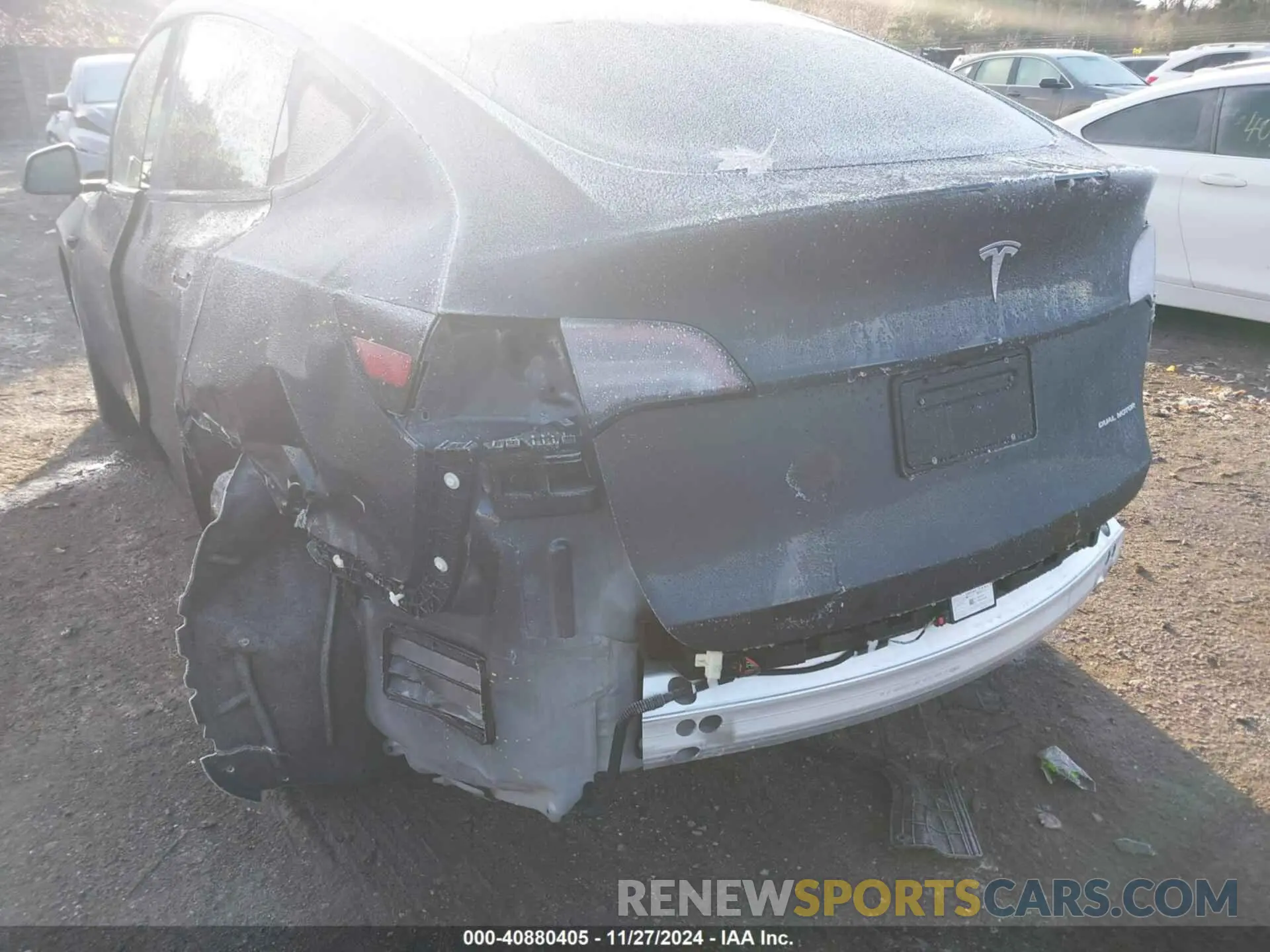 6 fotografías del automóvil dañado 7SAYGAEE8RF063471 TESLA MODEL Y 2024