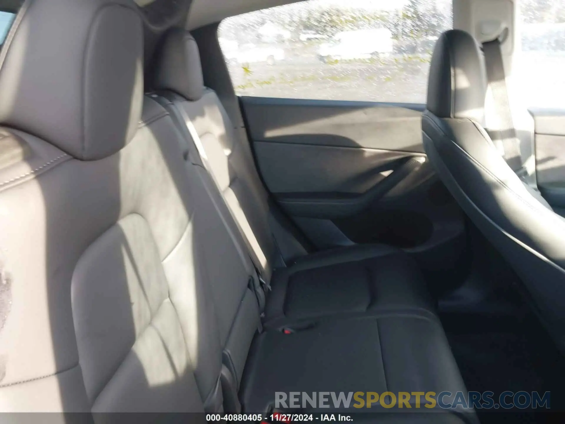 8 fotografías del automóvil dañado 7SAYGAEE8RF063471 TESLA MODEL Y 2024