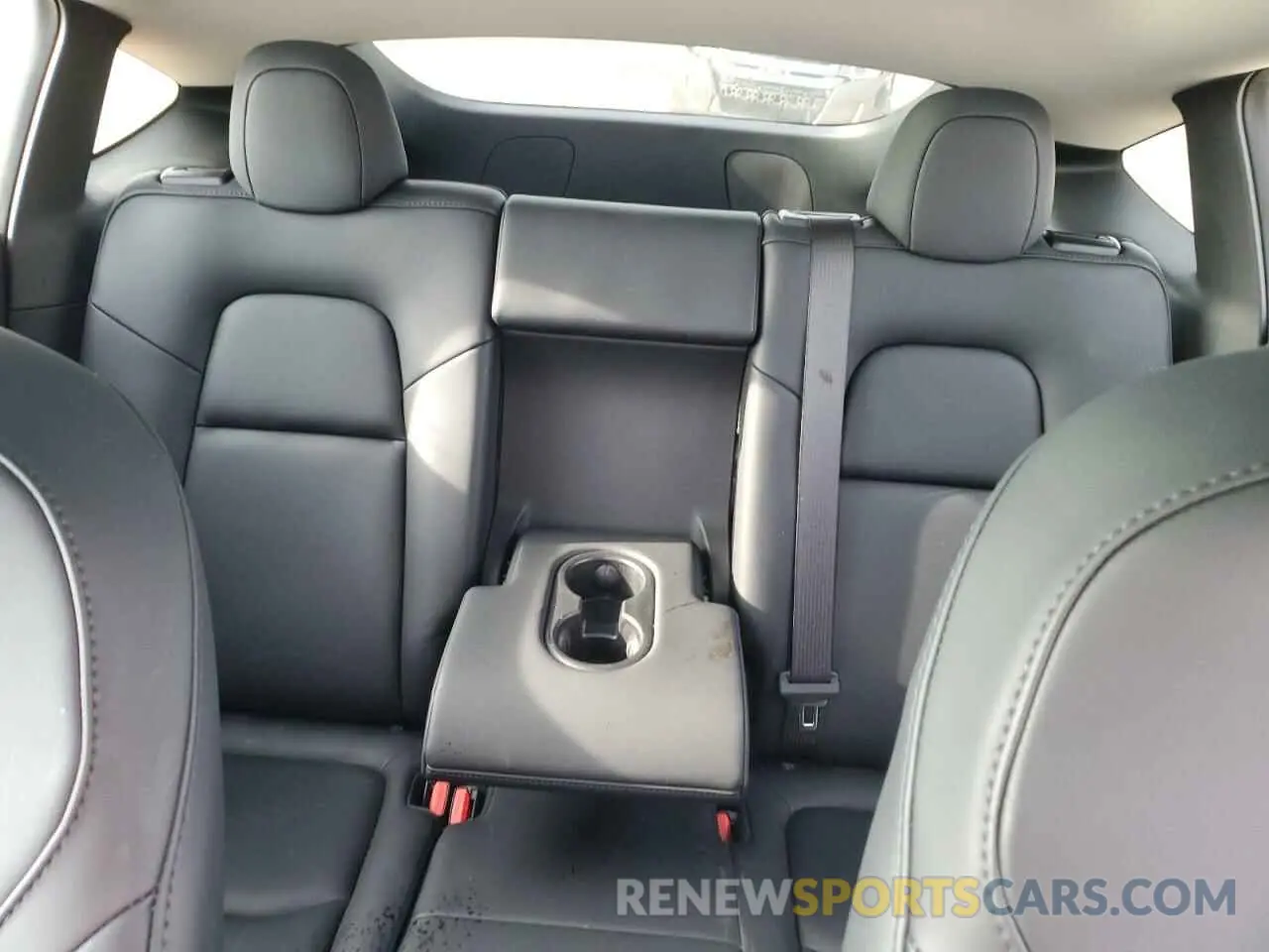 10 fotografías del automóvil dañado 7SAYGAEE8RF081789 TESLA MODEL Y 2024