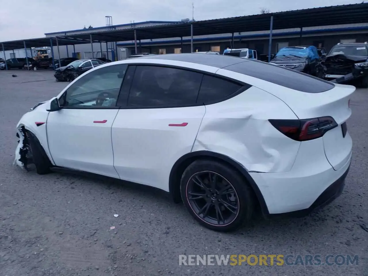 2 fotografías del automóvil dañado 7SAYGAEE9RF099721 TESLA MODEL Y 2024