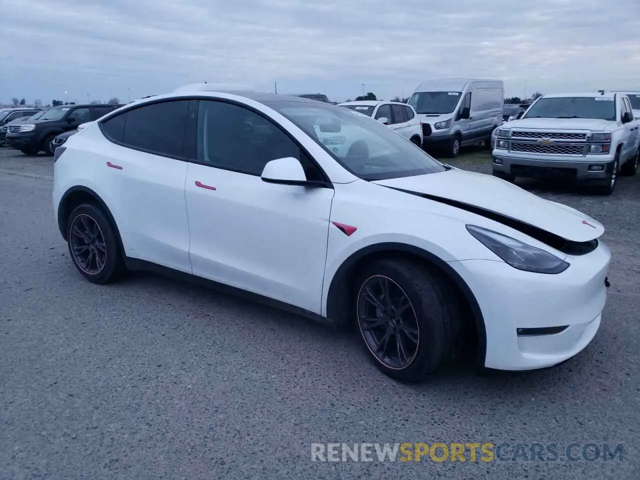 4 fotografías del automóvil dañado 7SAYGAEE9RF099721 TESLA MODEL Y 2024