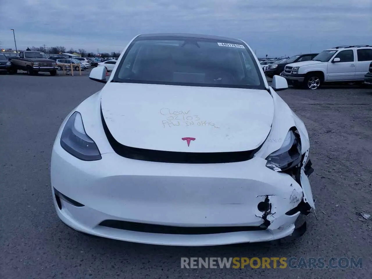 5 fotografías del automóvil dañado 7SAYGAEE9RF099721 TESLA MODEL Y 2024