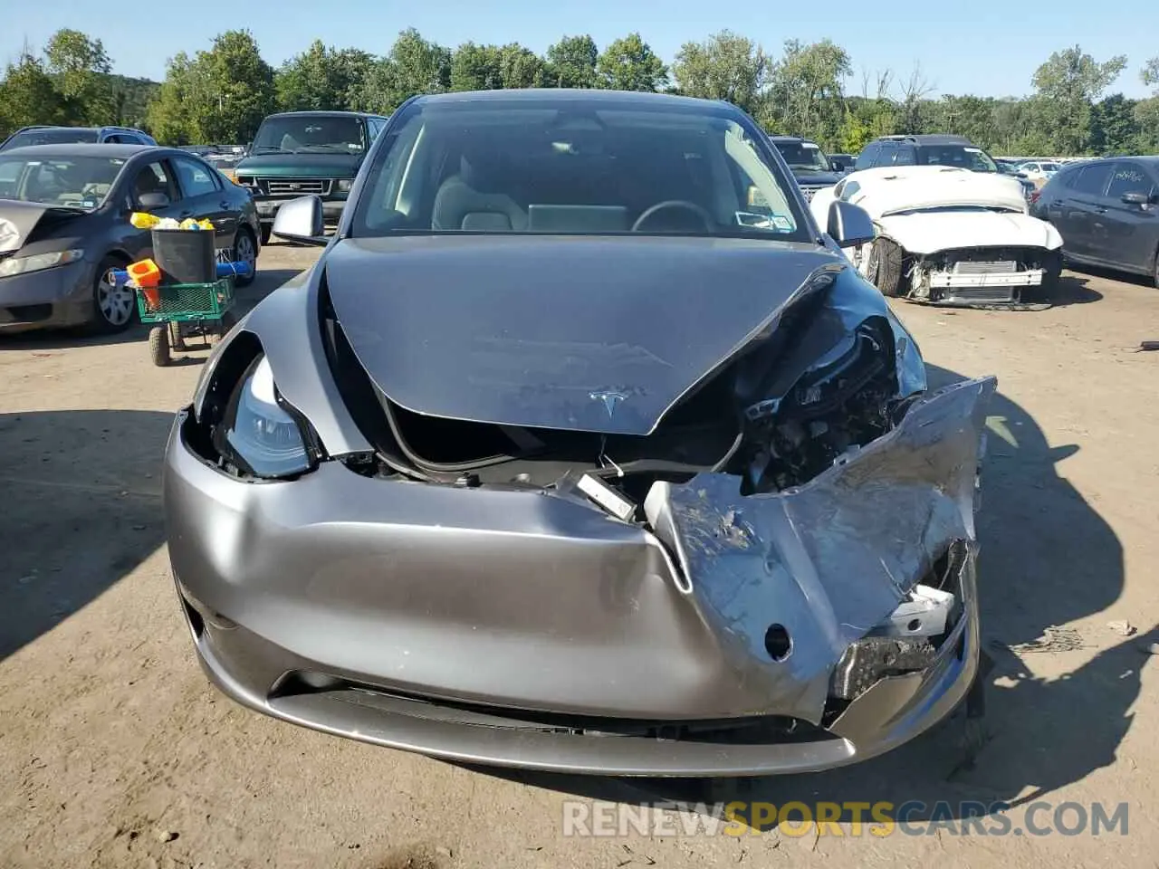 5 fotografías del automóvil dañado 7SAYGAEE9RF109602 TESLA MODEL Y 2024