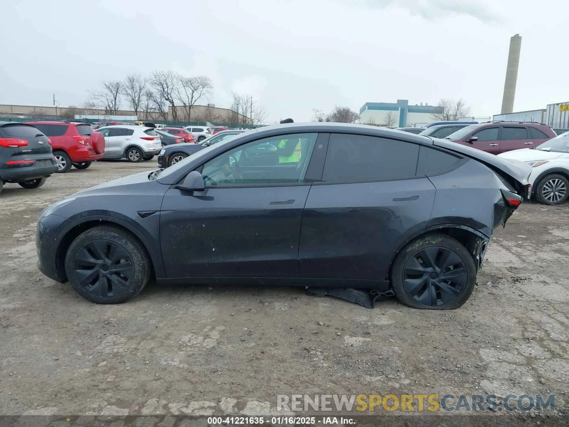 13 fotografías del automóvil dañado 7SAYGAEE9RF180802 TESLA MODEL Y 2024