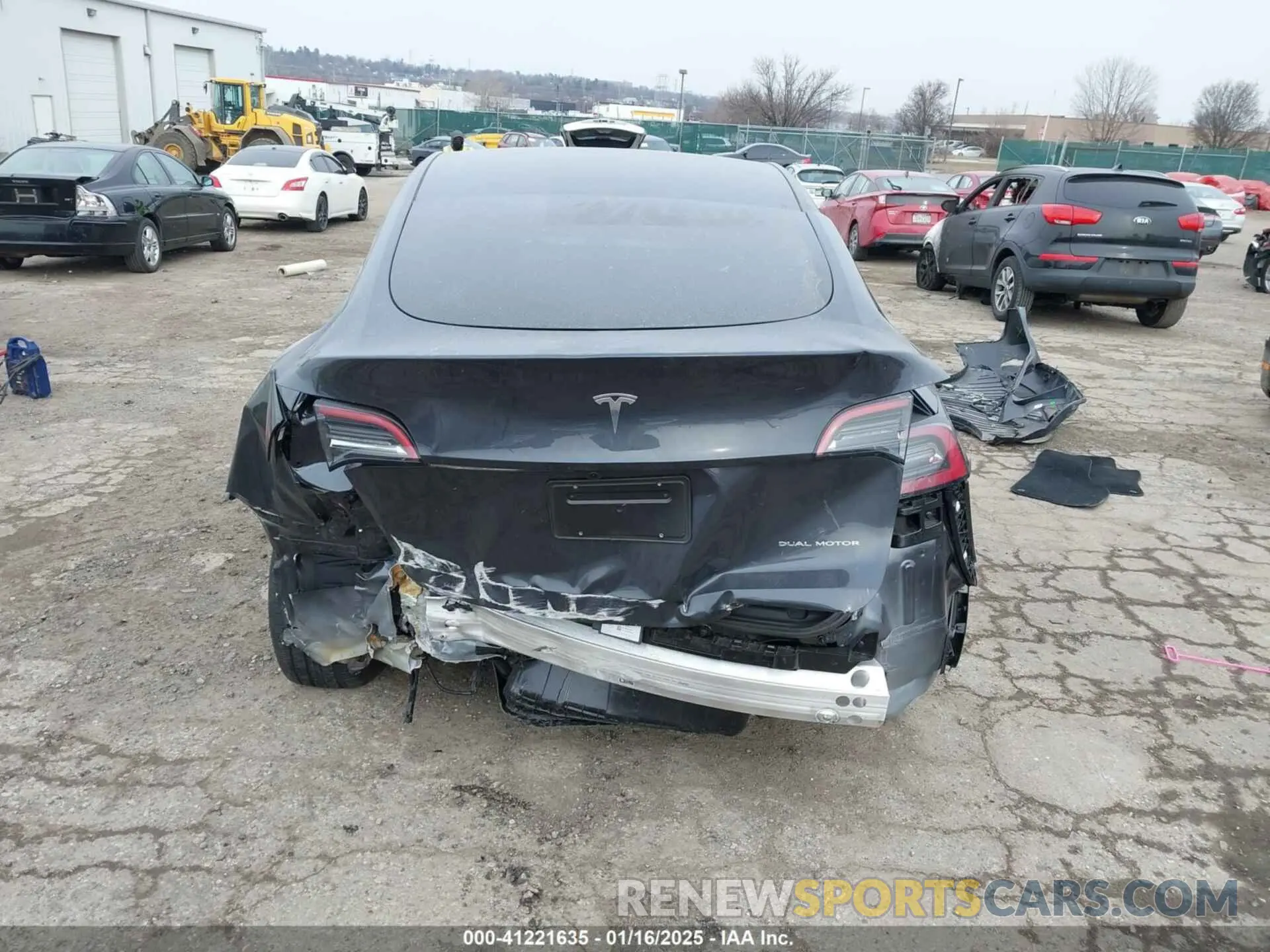 15 fotografías del automóvil dañado 7SAYGAEE9RF180802 TESLA MODEL Y 2024