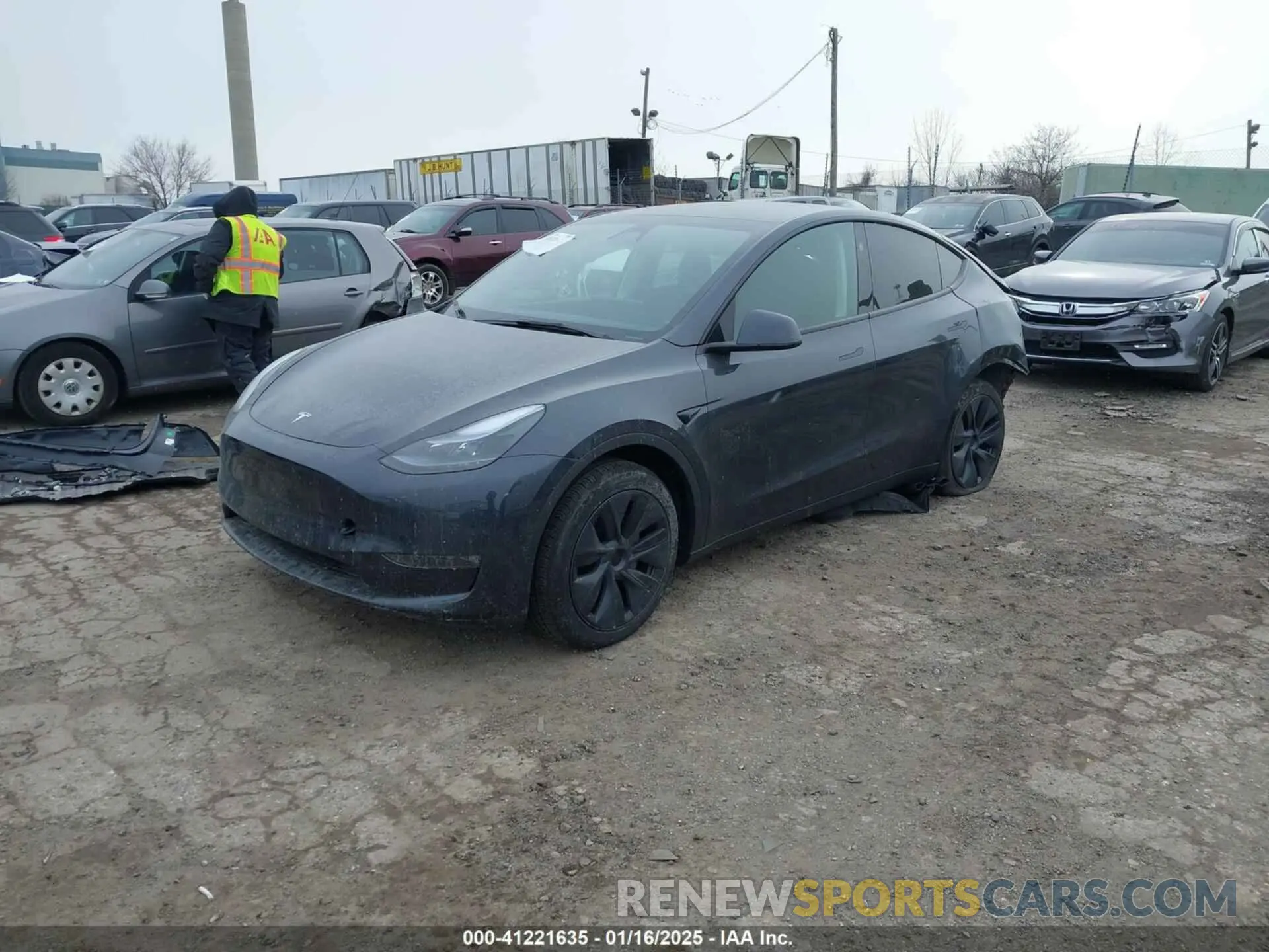 2 fotografías del automóvil dañado 7SAYGAEE9RF180802 TESLA MODEL Y 2024