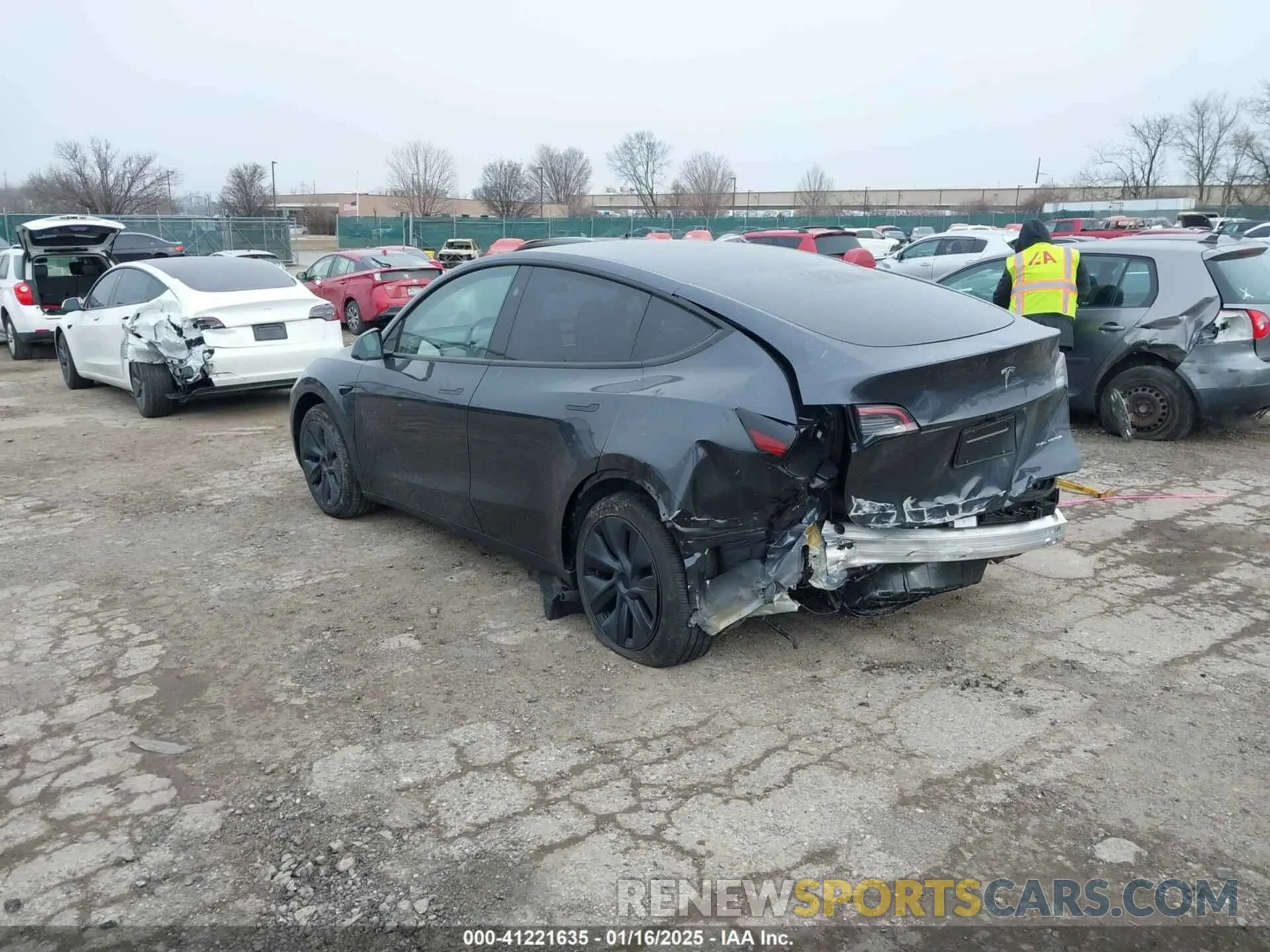 3 fotografías del automóvil dañado 7SAYGAEE9RF180802 TESLA MODEL Y 2024