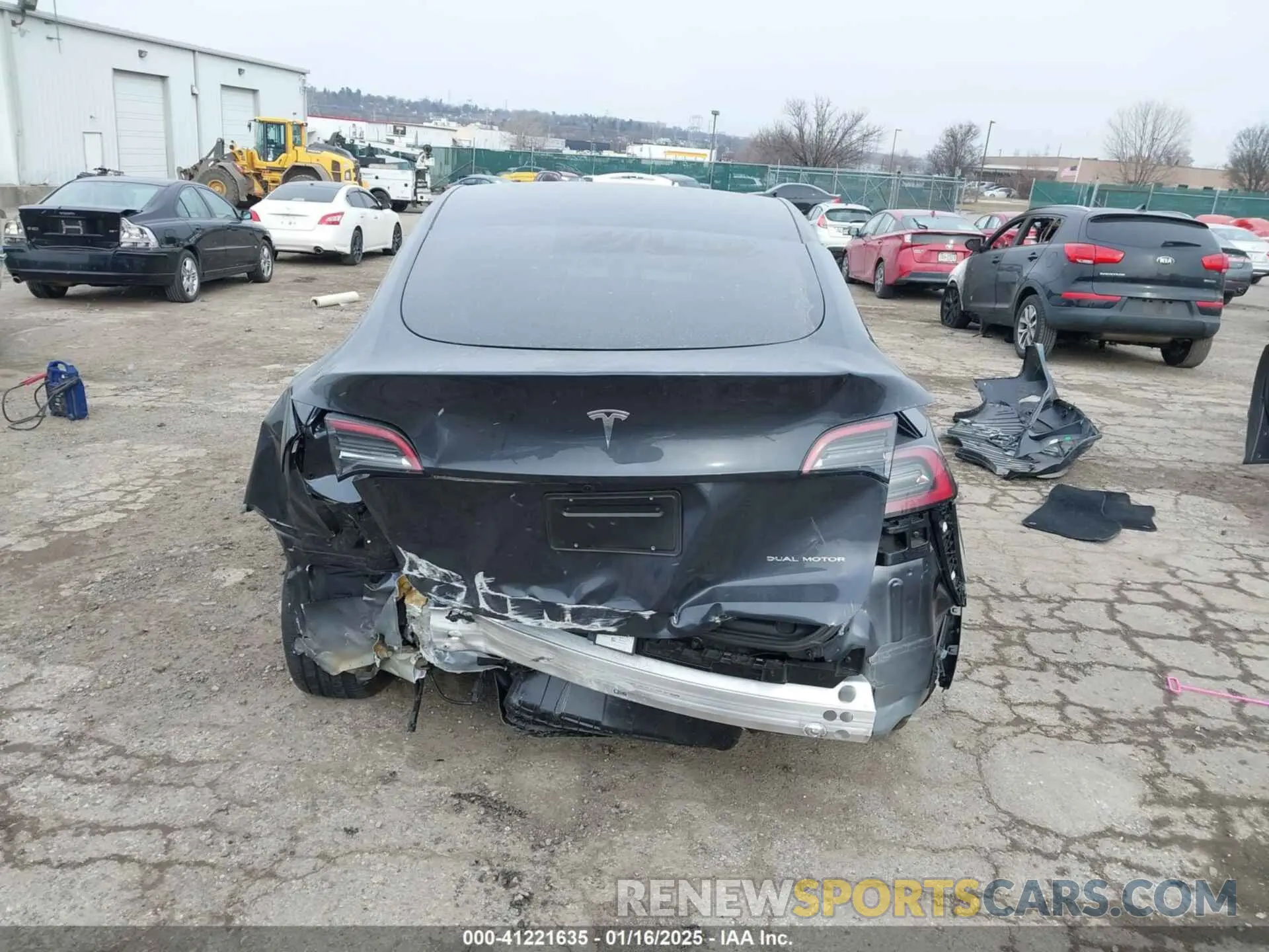 6 fotografías del automóvil dañado 7SAYGAEE9RF180802 TESLA MODEL Y 2024