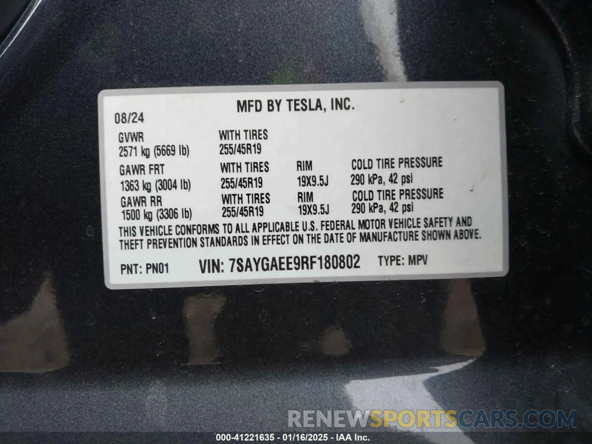 9 fotografías del automóvil dañado 7SAYGAEE9RF180802 TESLA MODEL Y 2024