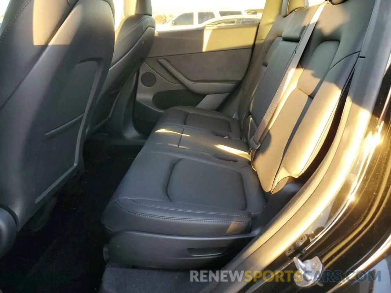 10 fotografías del automóvil dañado 7SAYGAEEXRF063469 TESLA MODEL Y 2024
