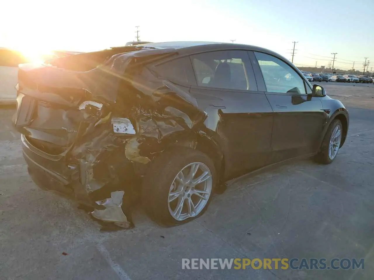 3 fotografías del automóvil dañado 7SAYGAEEXRF063469 TESLA MODEL Y 2024