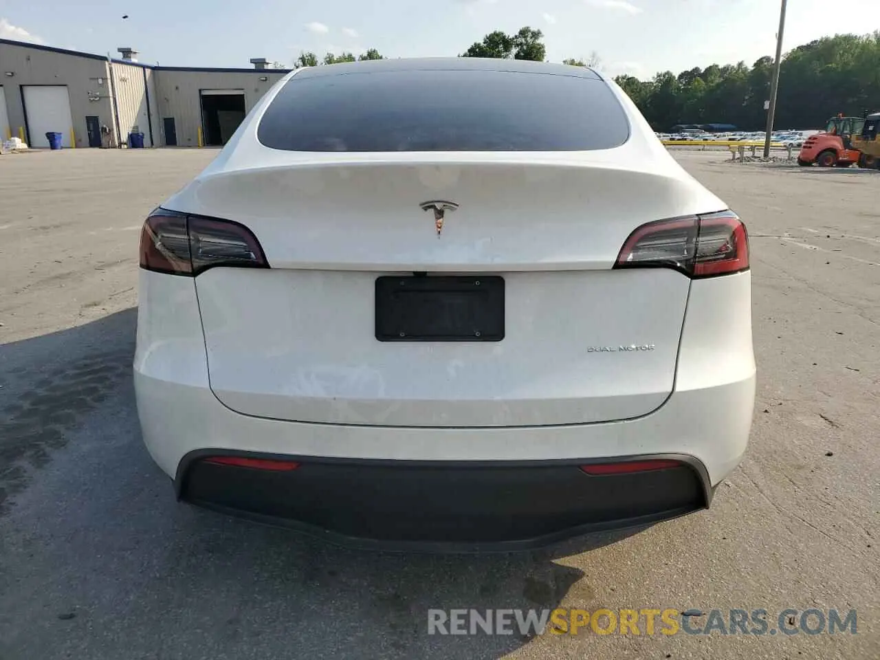 6 fotografías del automóvil dañado 7SAYGAEEXRF109995 TESLA MODEL Y 2024