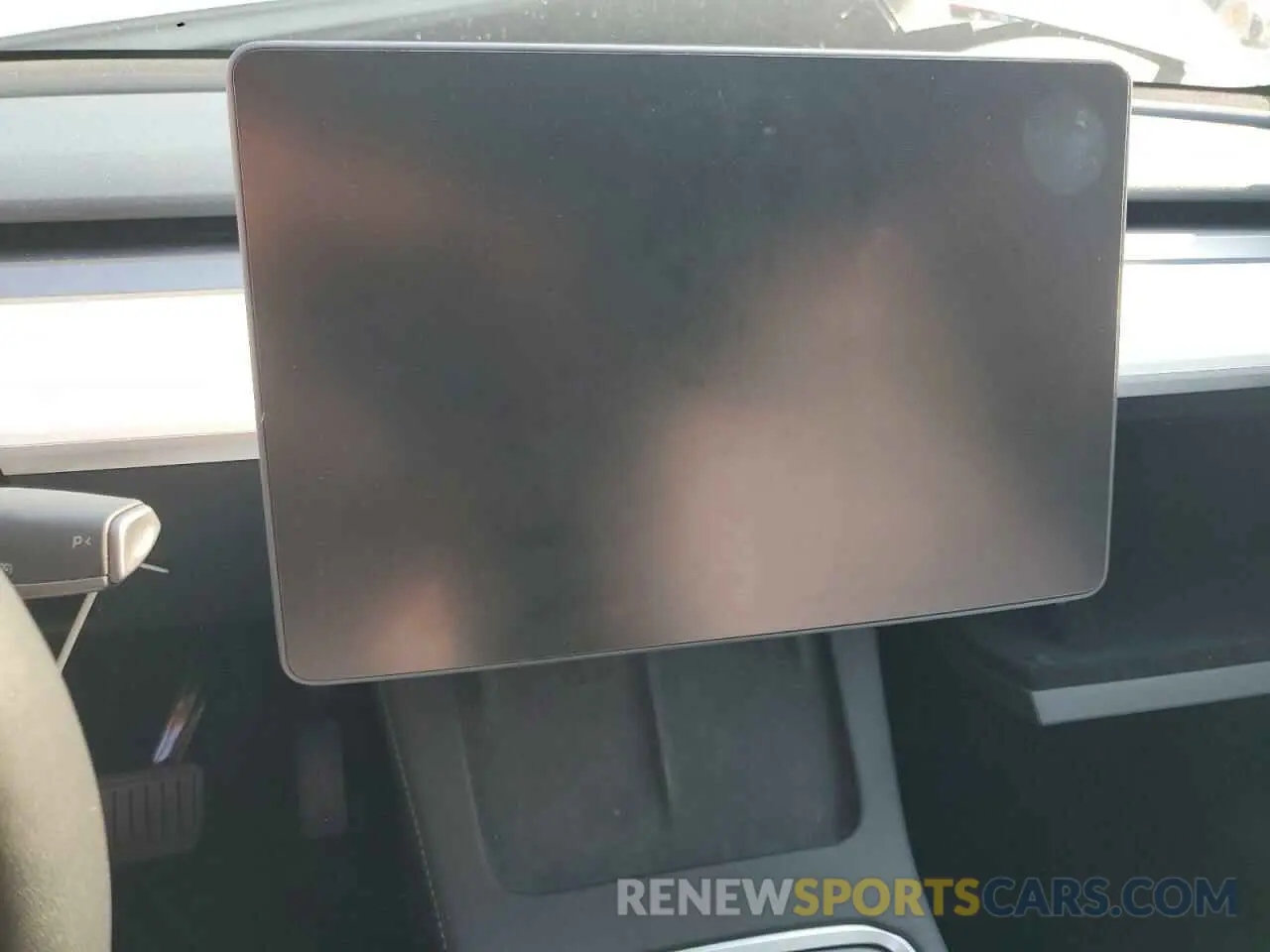 9 fotografías del automóvil dañado 7SAYGAEEXRF109995 TESLA MODEL Y 2024