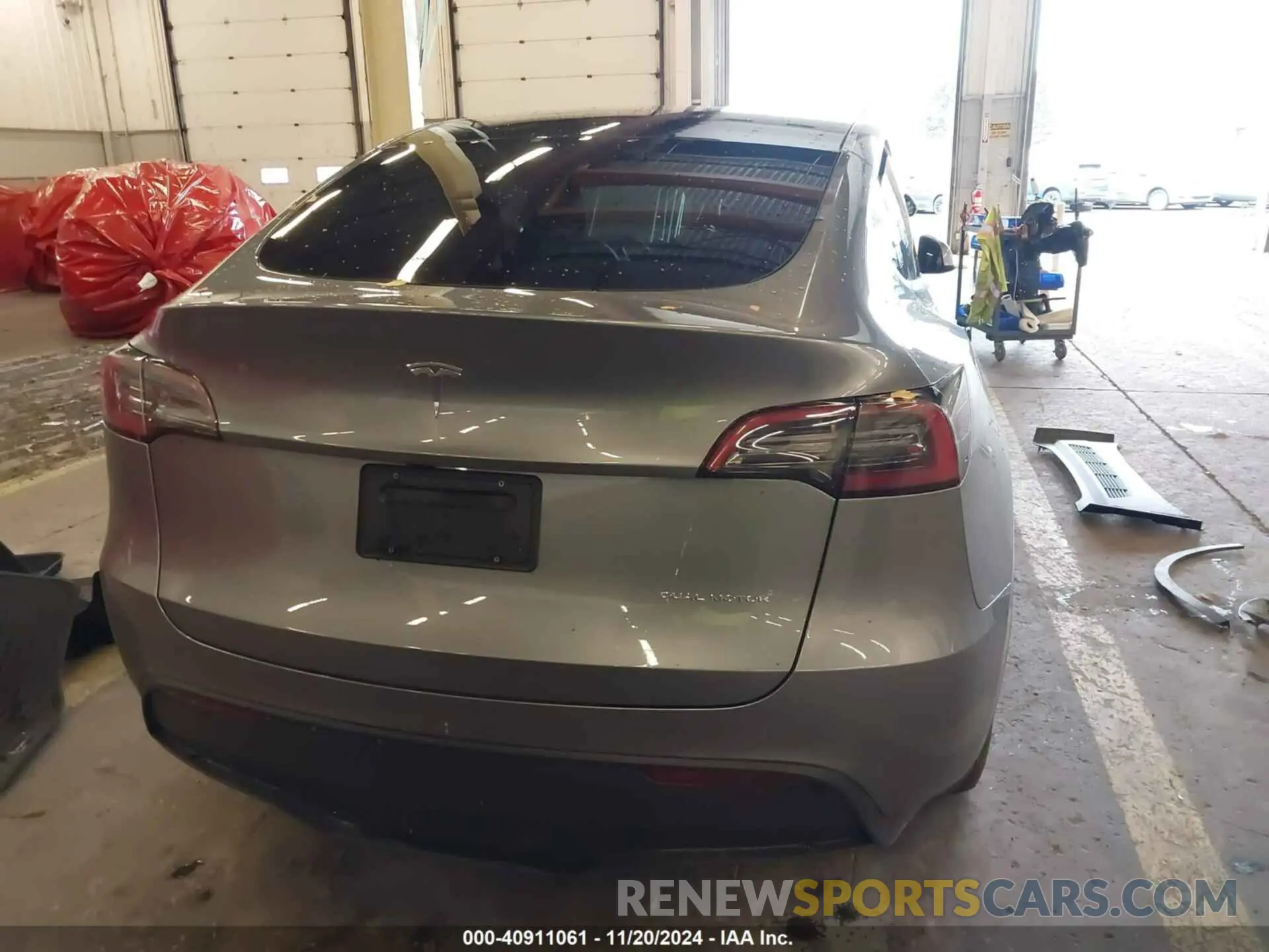 16 fotografías del automóvil dañado 7SAYGAEEXRF170814 TESLA MODEL Y 2024