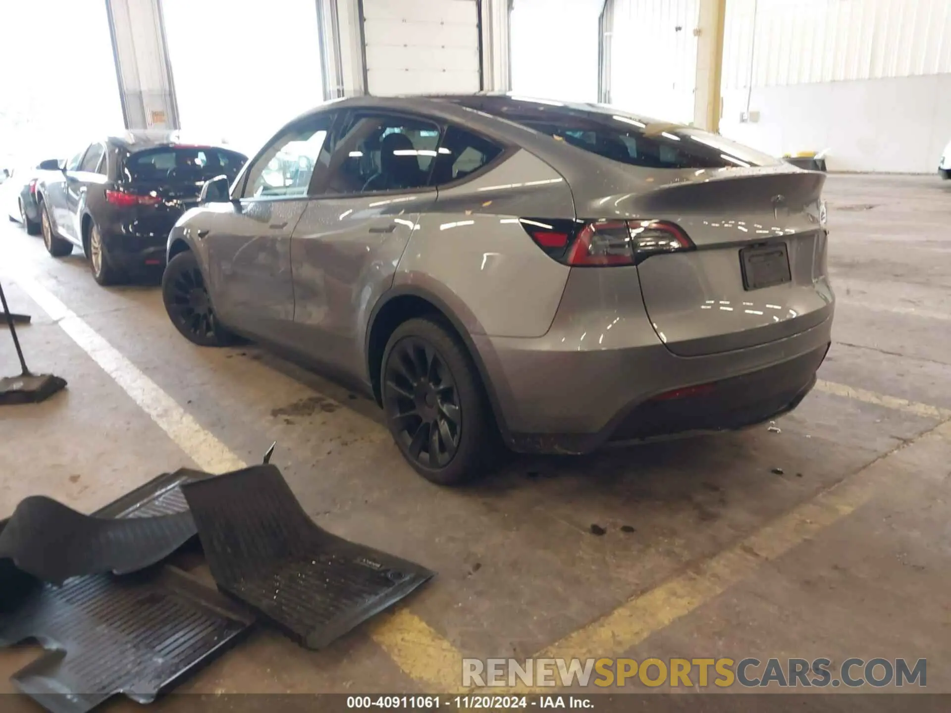3 fotografías del automóvil dañado 7SAYGAEEXRF170814 TESLA MODEL Y 2024