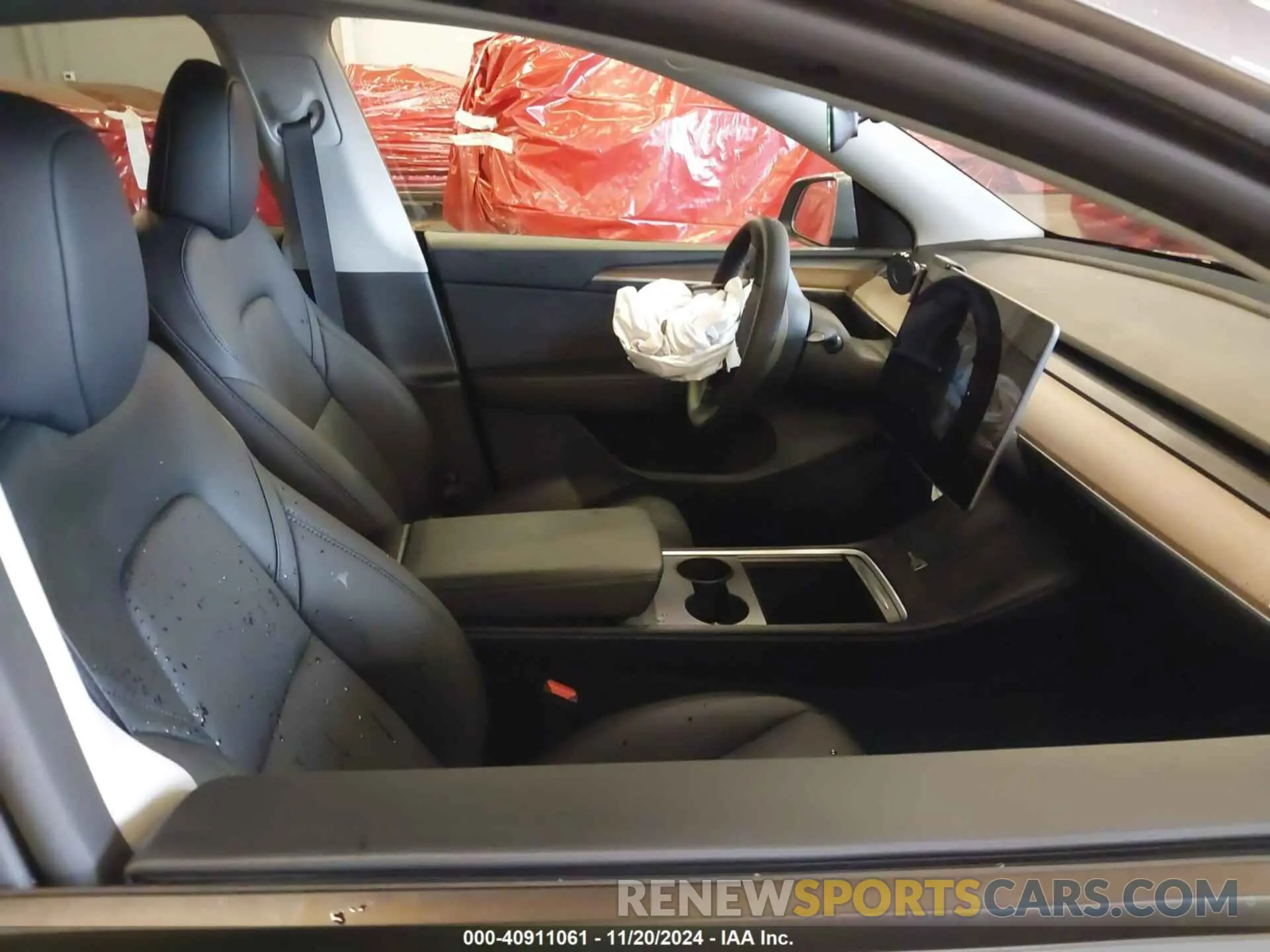 5 fotografías del automóvil dañado 7SAYGAEEXRF170814 TESLA MODEL Y 2024
