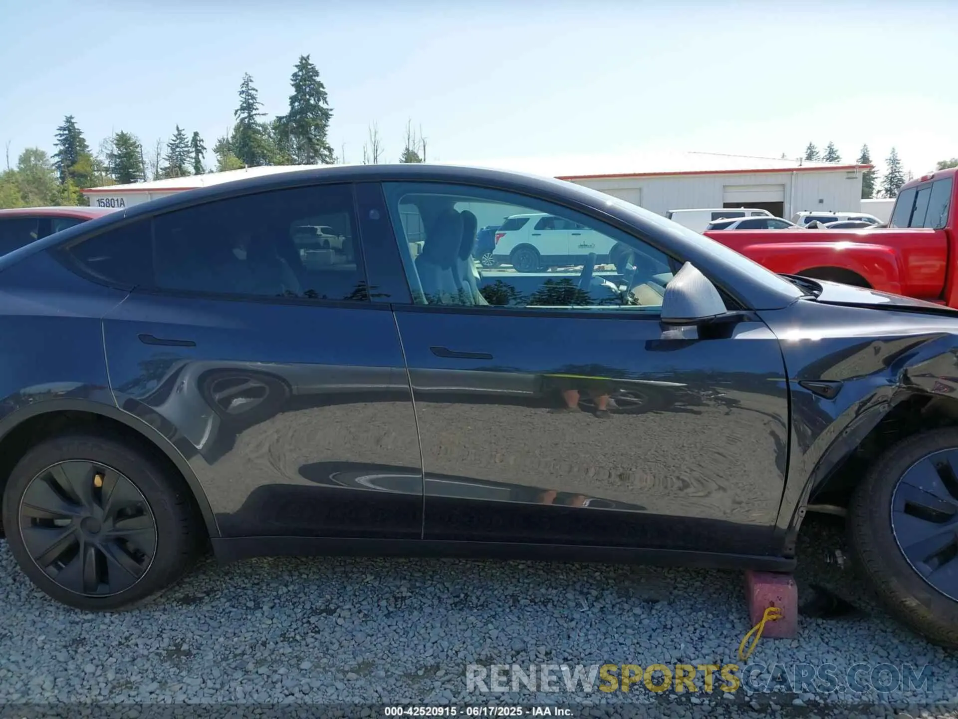 14 fotografías del automóvil dañado 7SAYGAEEXRF180212 TESLA MODEL Y 2024