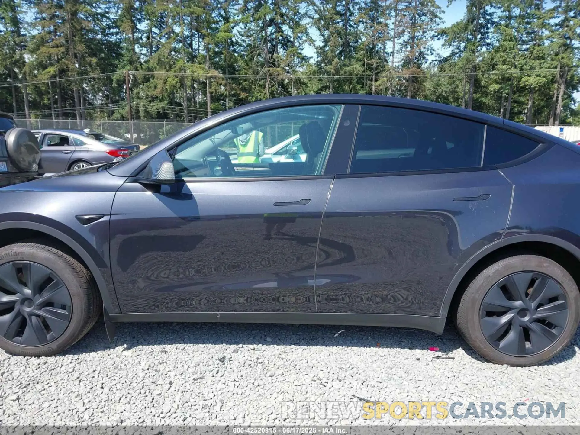 15 fotografías del automóvil dañado 7SAYGAEEXRF180212 TESLA MODEL Y 2024
