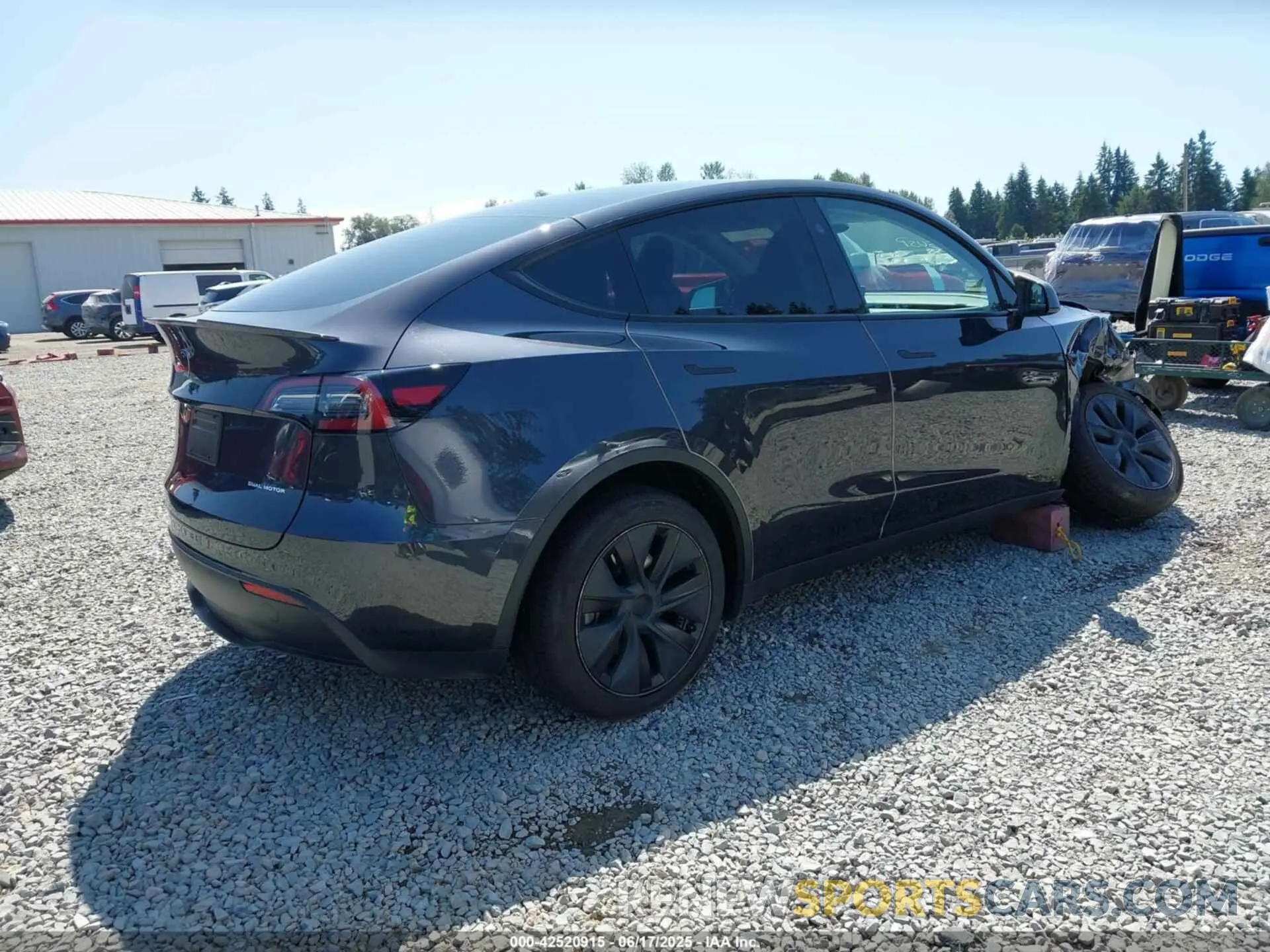 4 fotografías del automóvil dañado 7SAYGAEEXRF180212 TESLA MODEL Y 2024