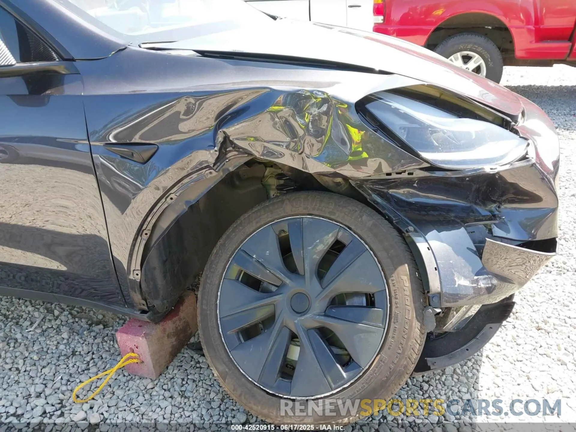 6 fotografías del automóvil dañado 7SAYGAEEXRF180212 TESLA MODEL Y 2024