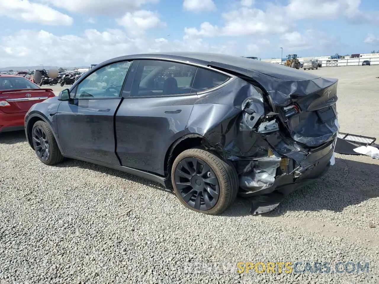 2 fotografías del automóvil dañado 7SAYGAEEXRF988799 TESLA MODEL Y 2024
