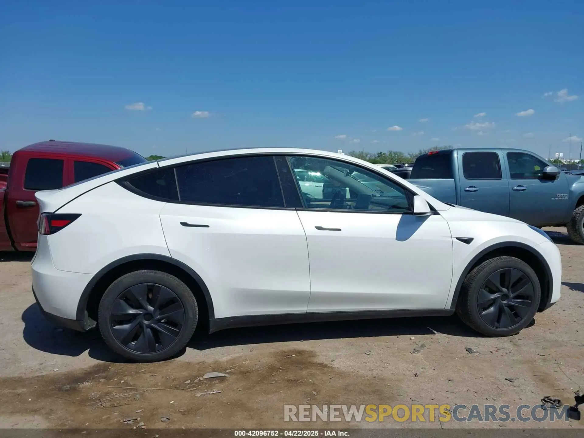 12 fotografías del automóvil dañado 7SAYGDED0RA327806 TESLA MODEL Y 2024