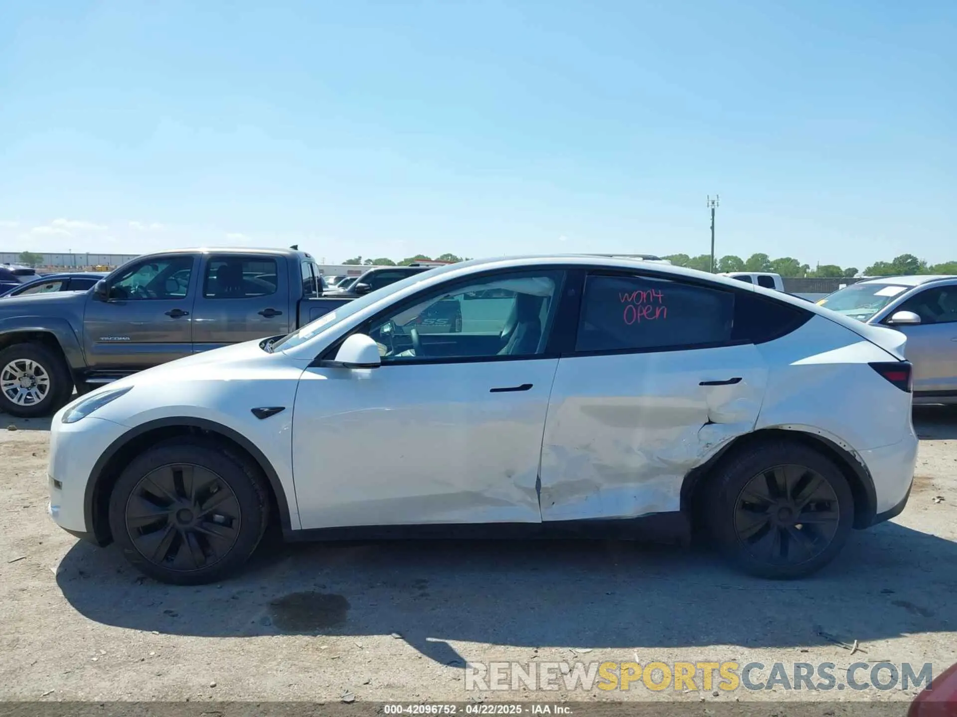 13 fotografías del automóvil dañado 7SAYGDED0RA327806 TESLA MODEL Y 2024