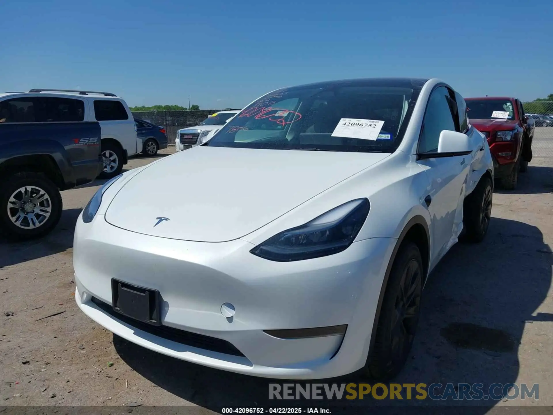 2 fotografías del automóvil dañado 7SAYGDED0RA327806 TESLA MODEL Y 2024