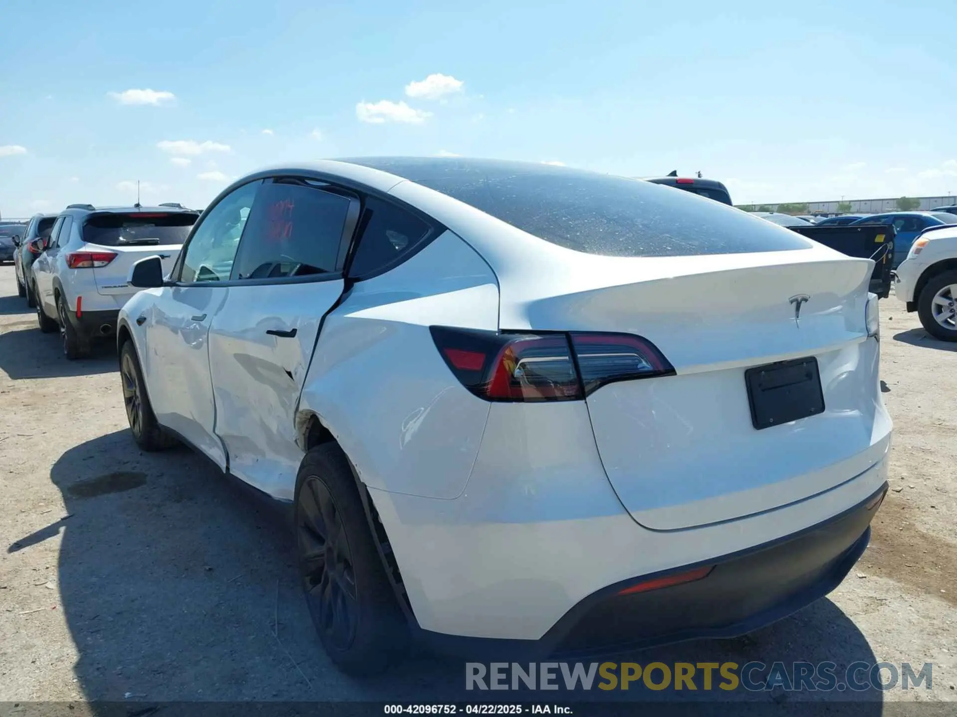 3 fotografías del automóvil dañado 7SAYGDED0RA327806 TESLA MODEL Y 2024
