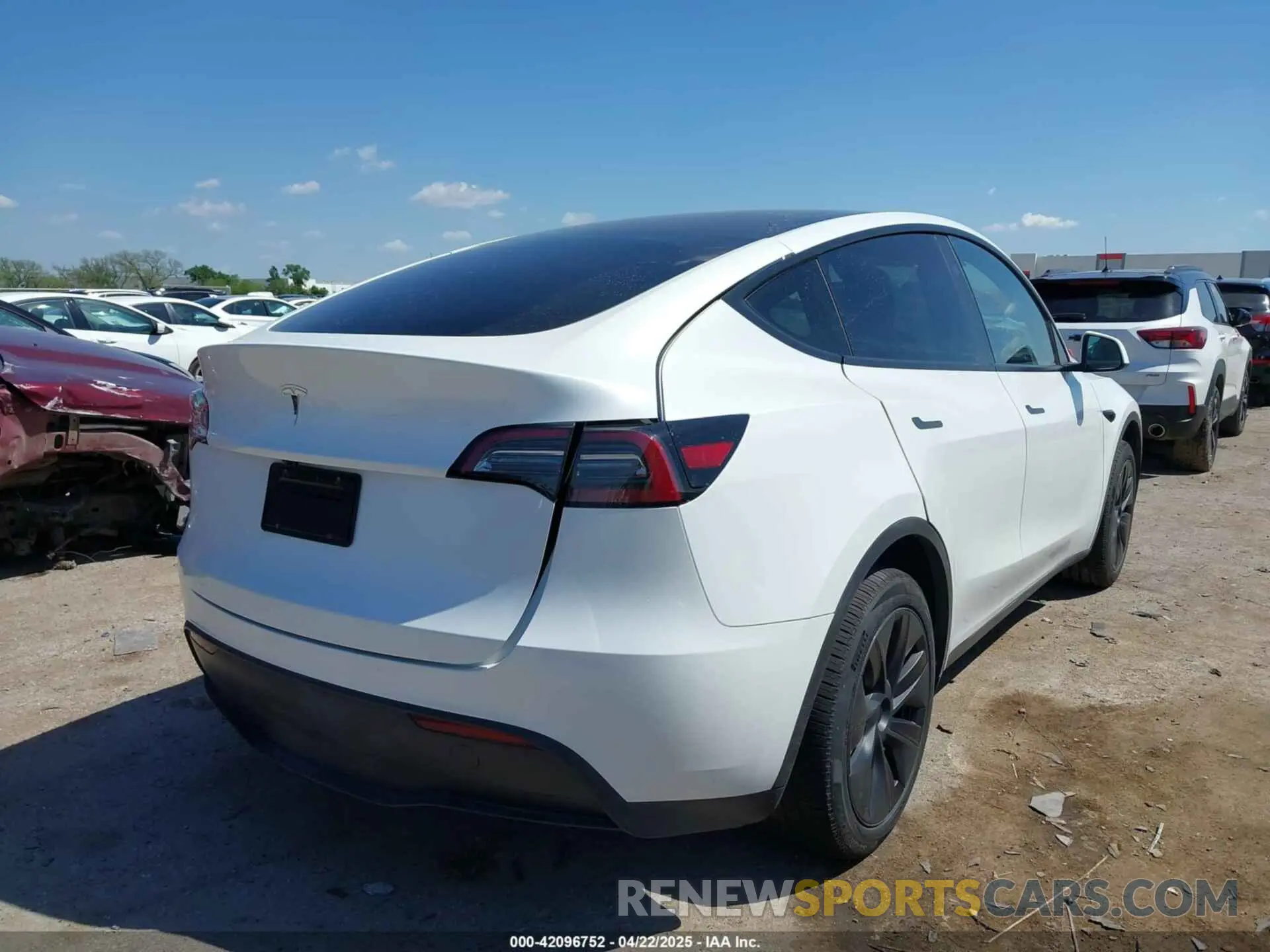 4 fotografías del automóvil dañado 7SAYGDED0RA327806 TESLA MODEL Y 2024