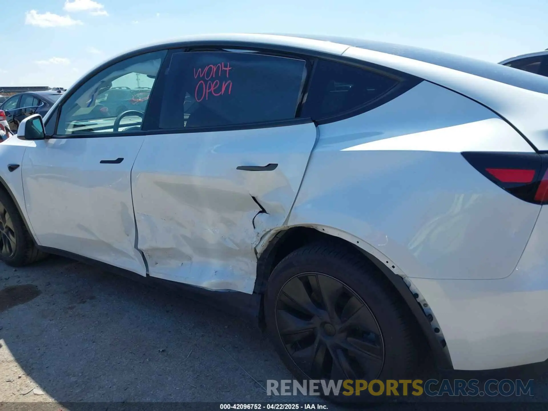 6 fotografías del automóvil dañado 7SAYGDED0RA327806 TESLA MODEL Y 2024
