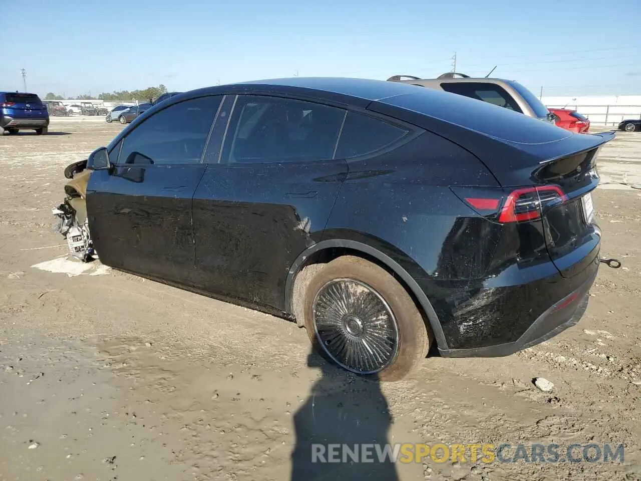 2 fotografías del automóvil dañado 7SAYGDED0RF098305 TESLA MODEL Y 2024