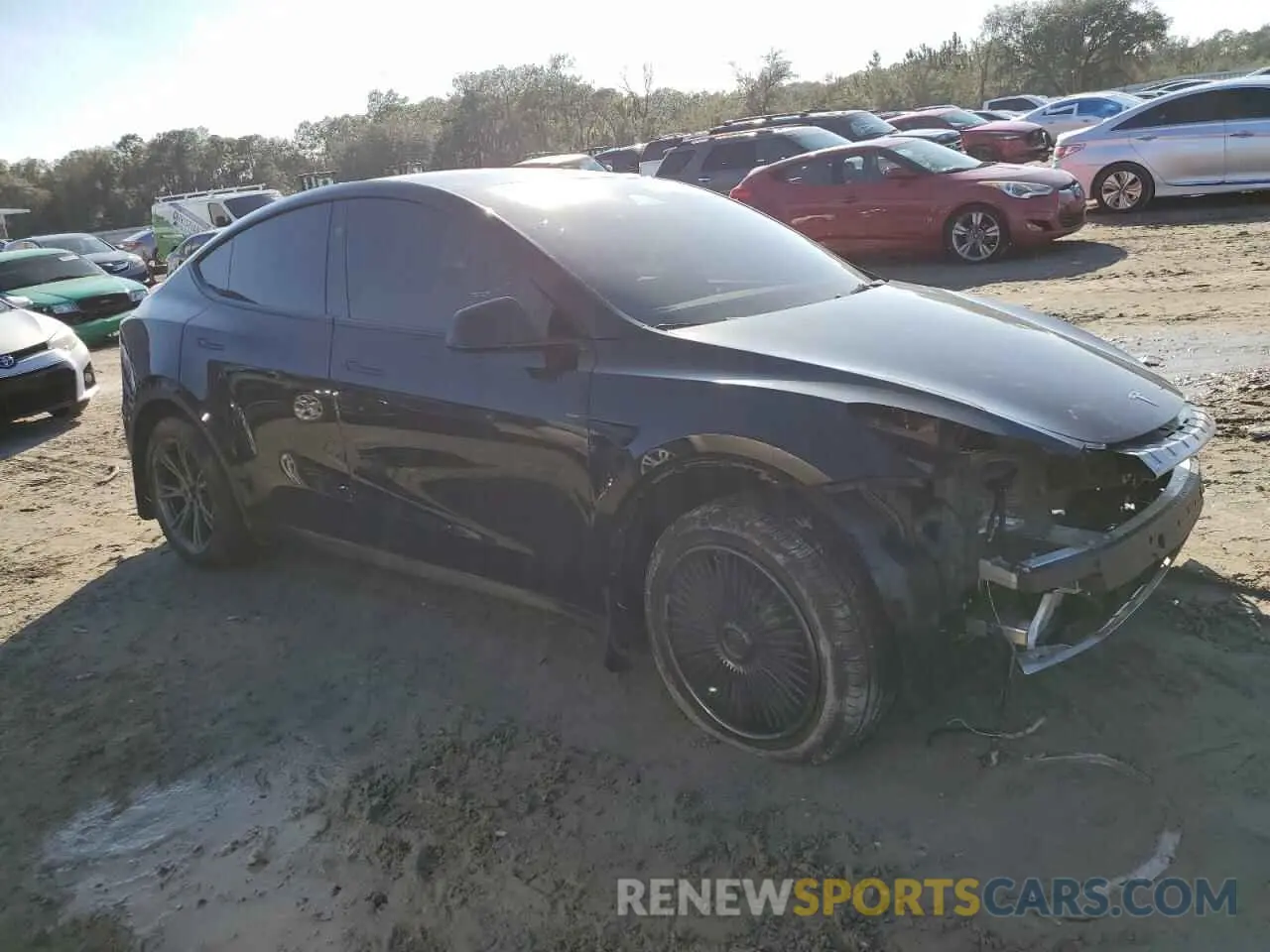 4 fotografías del automóvil dañado 7SAYGDED0RF098305 TESLA MODEL Y 2024