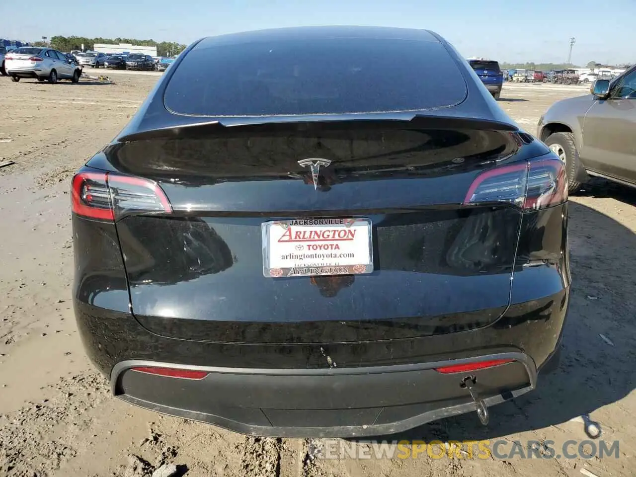 6 fotografías del automóvil dañado 7SAYGDED0RF098305 TESLA MODEL Y 2024