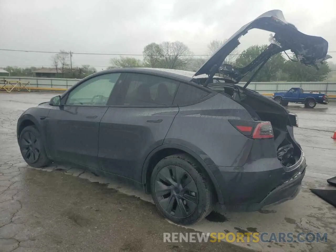 2 fotografías del automóvil dañado 7SAYGDED1RA321691 TESLA MODEL Y 2024