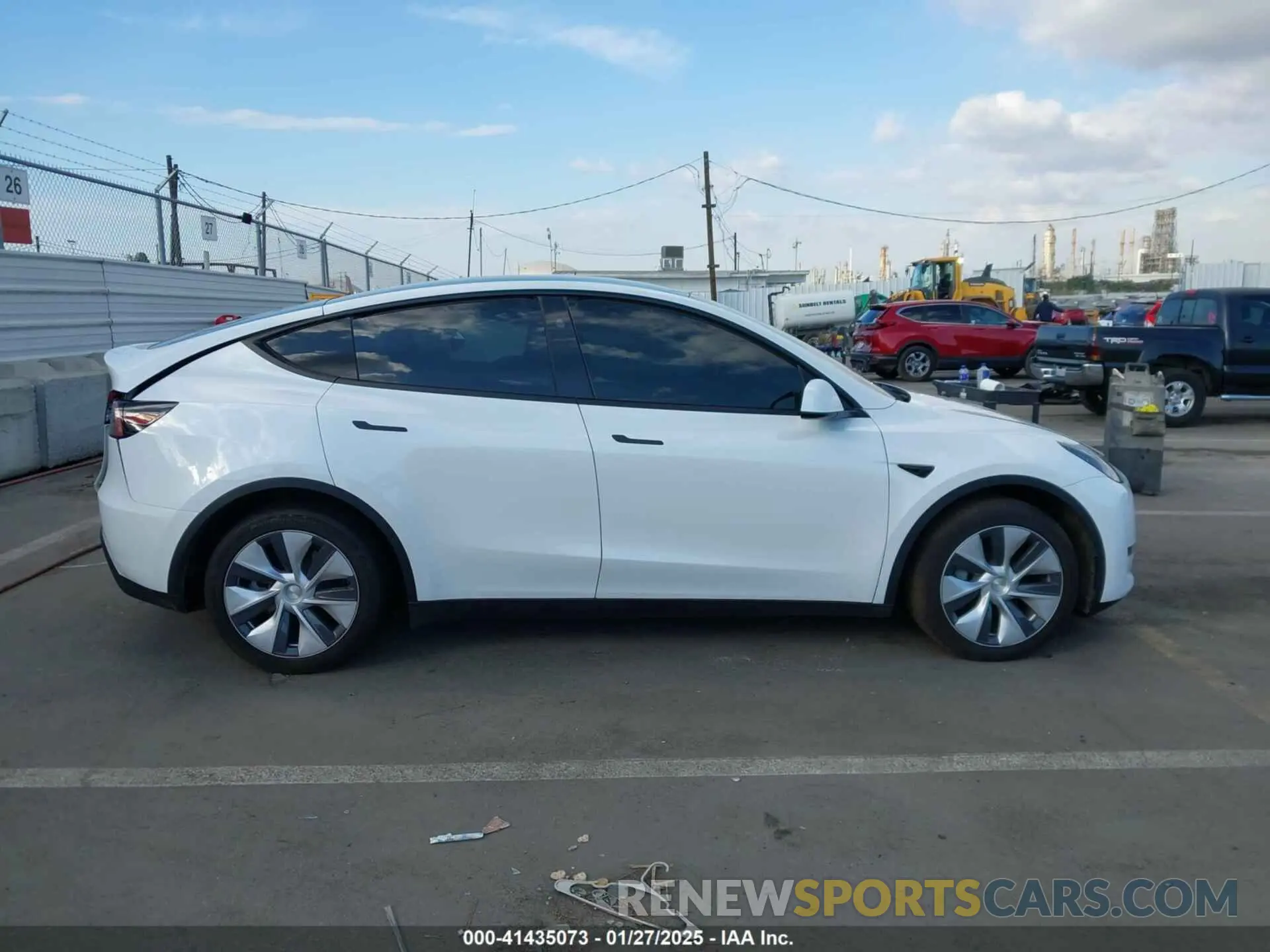 13 fotografías del automóvil dañado 7SAYGDED1RF004738 TESLA MODEL Y 2024