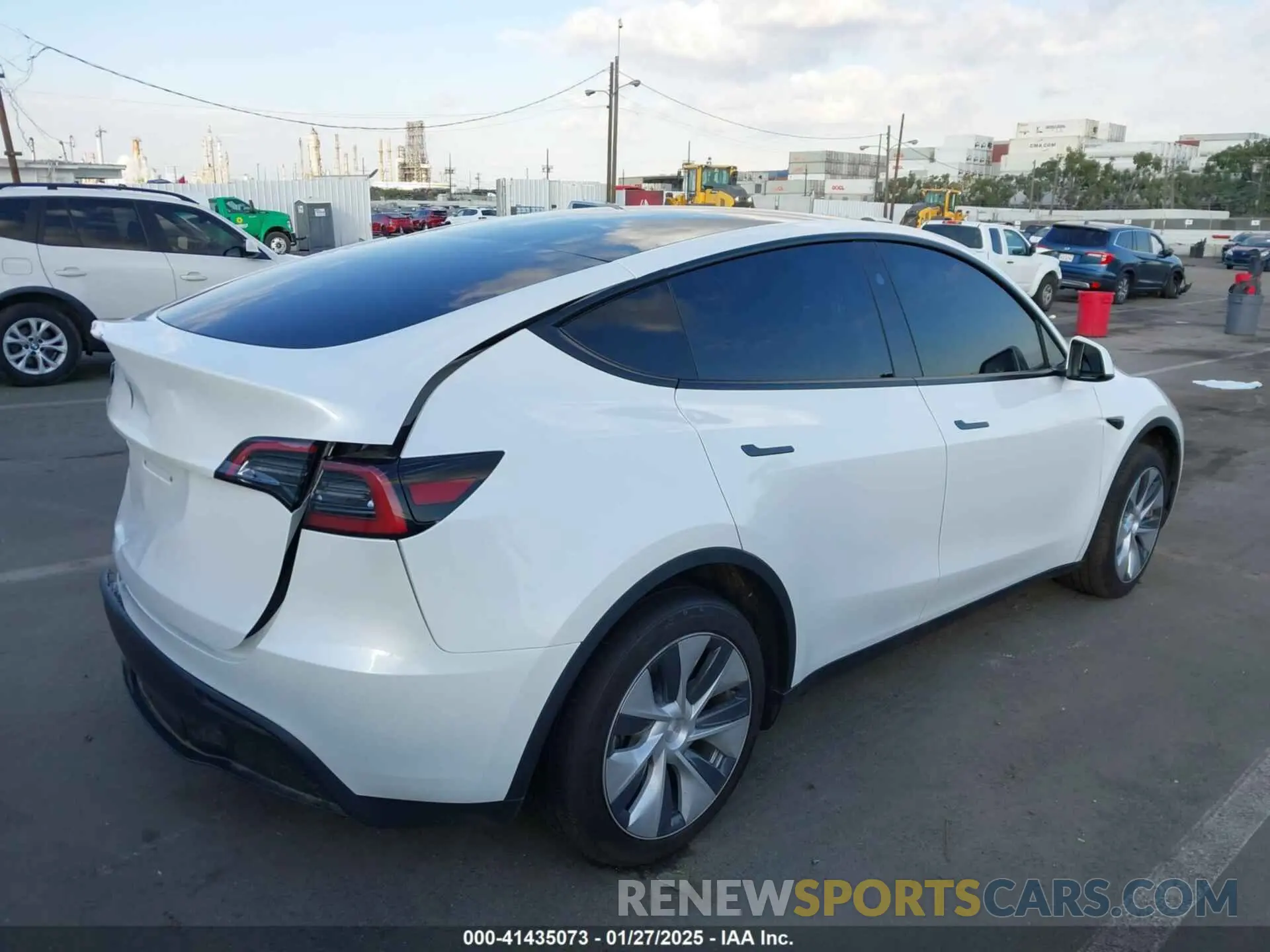 4 fotografías del automóvil dañado 7SAYGDED1RF004738 TESLA MODEL Y 2024