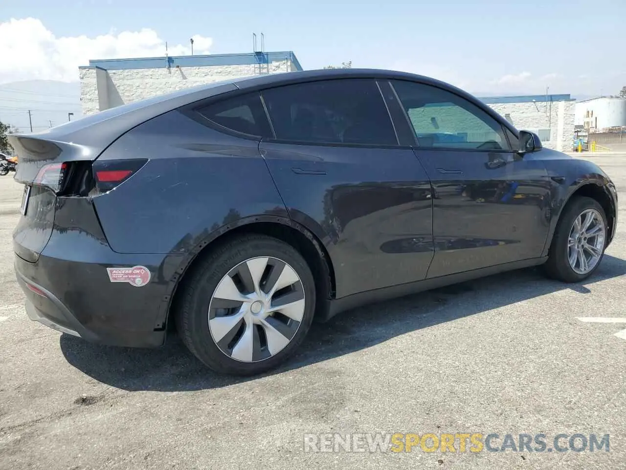 3 fotografías del automóvil dañado 7SAYGDED1RF046035 TESLA MODEL Y 2024