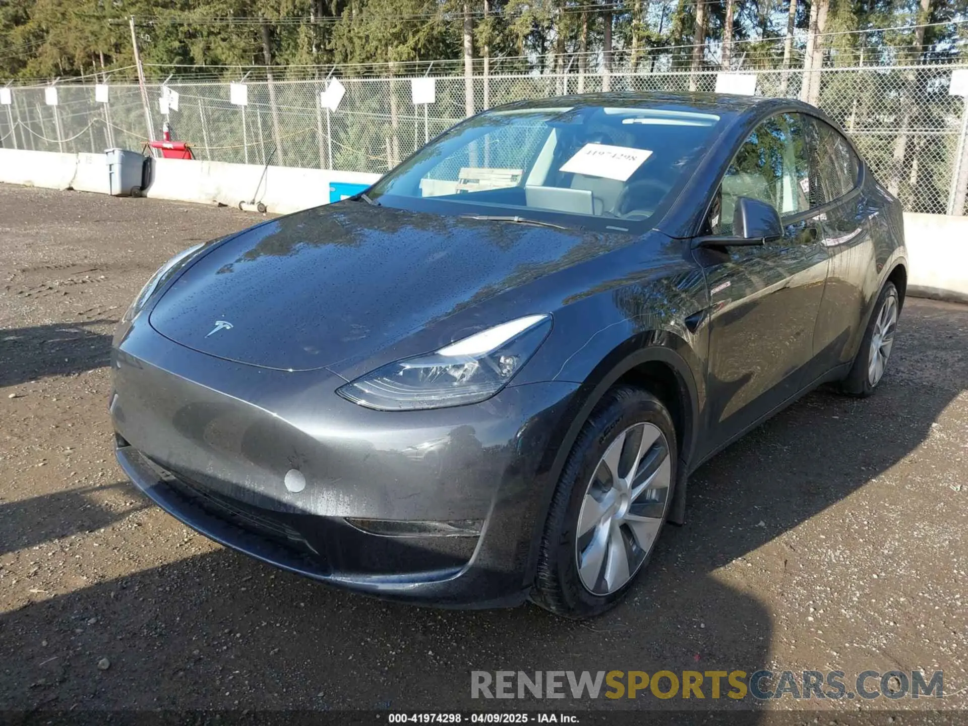 2 fotografías del automóvil dañado 7SAYGDED1RF056306 TESLA MODEL Y 2024