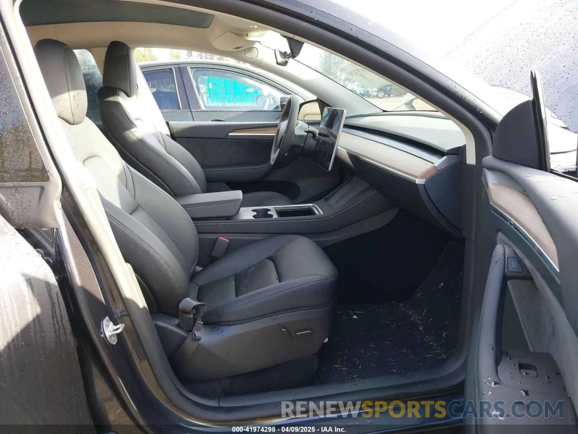 5 fotografías del automóvil dañado 7SAYGDED1RF056306 TESLA MODEL Y 2024