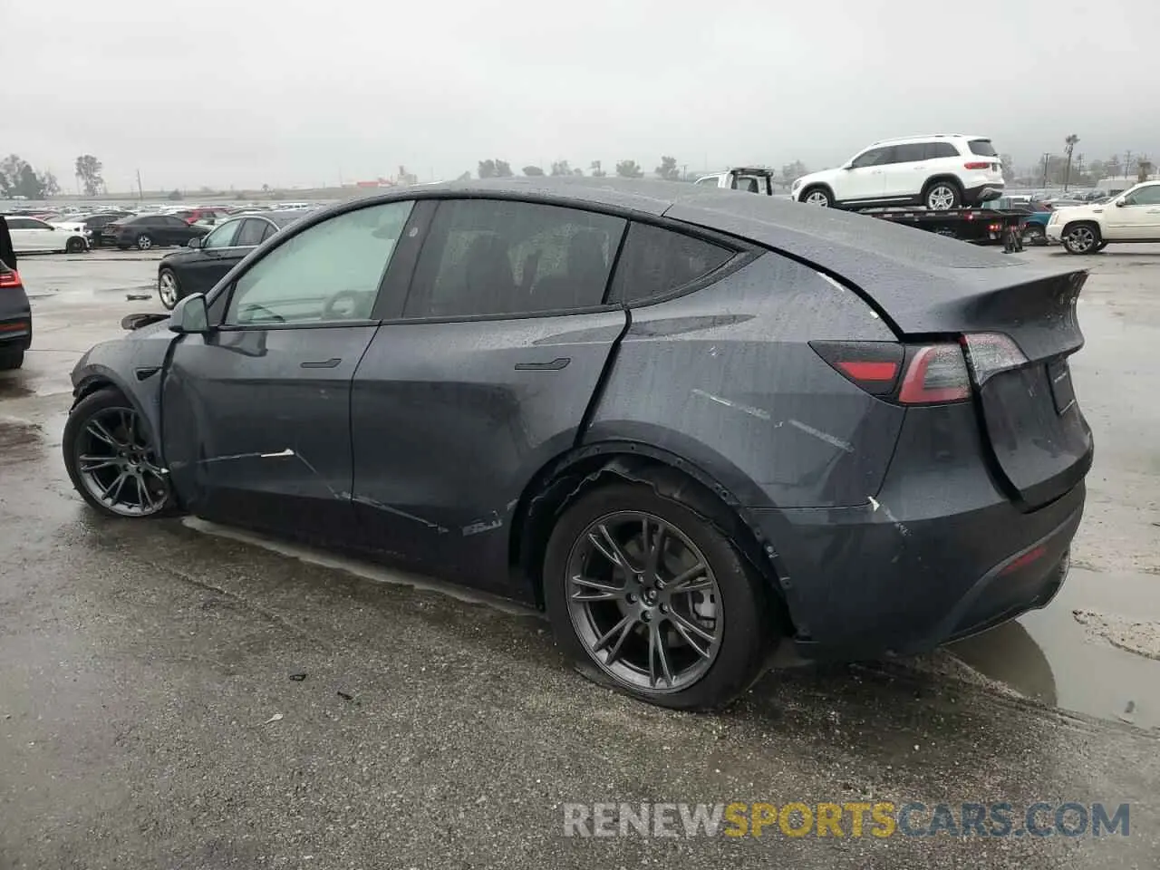 2 fotografías del automóvil dañado 7SAYGDED1RF098054 TESLA MODEL Y 2024