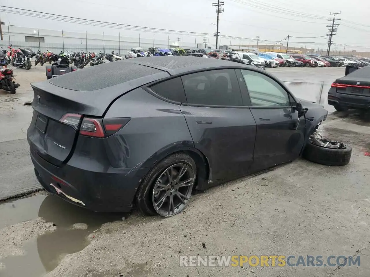 3 fotografías del automóvil dañado 7SAYGDED1RF098054 TESLA MODEL Y 2024