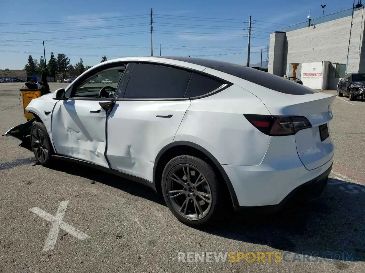 2 fotografías del automóvil dañado 7SAYGDED1RF115290 TESLA MODEL Y 2024