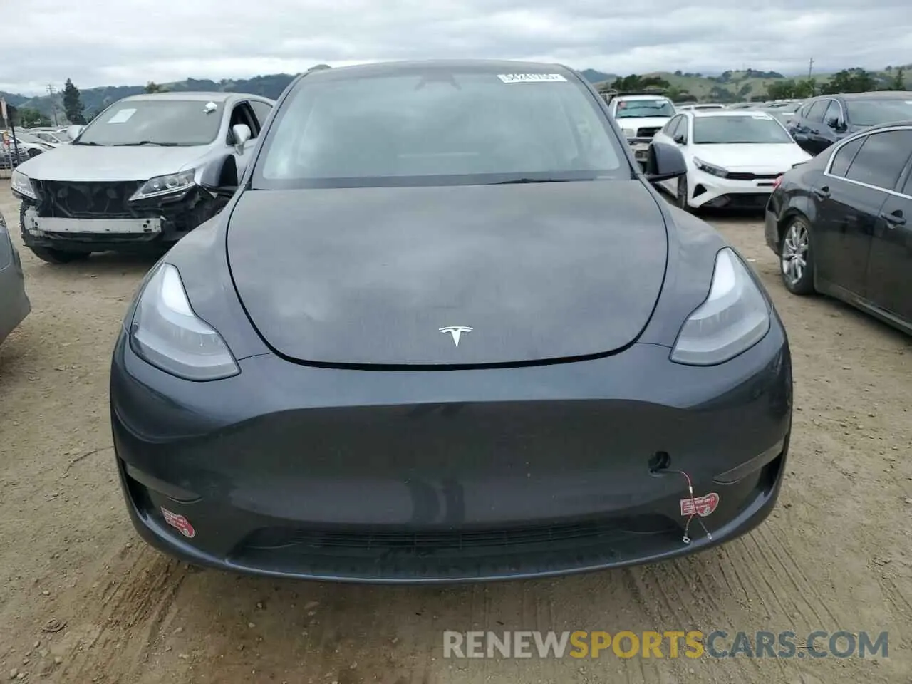 5 fotografías del automóvil dañado 7SAYGDED1RF177417 TESLA MODEL Y 2024