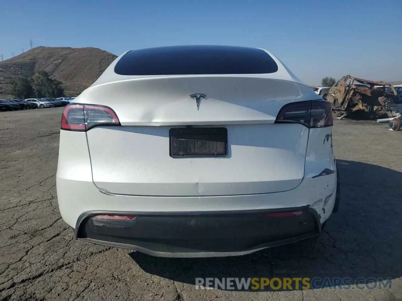 6 fotografías del automóvil dañado 7SAYGDED1RF212974 TESLA MODEL Y 2024