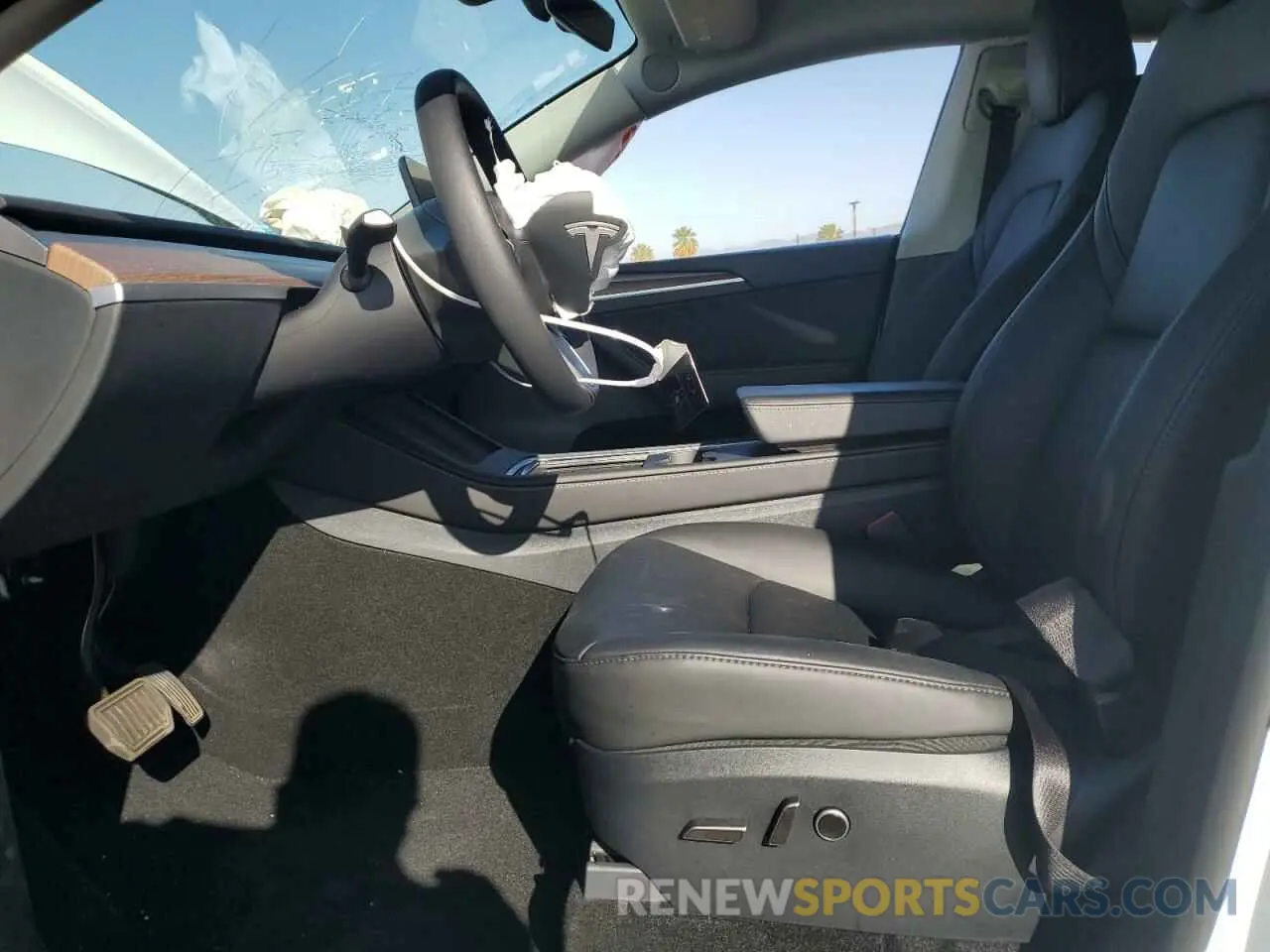 7 fotografías del automóvil dañado 7SAYGDED1RF212974 TESLA MODEL Y 2024