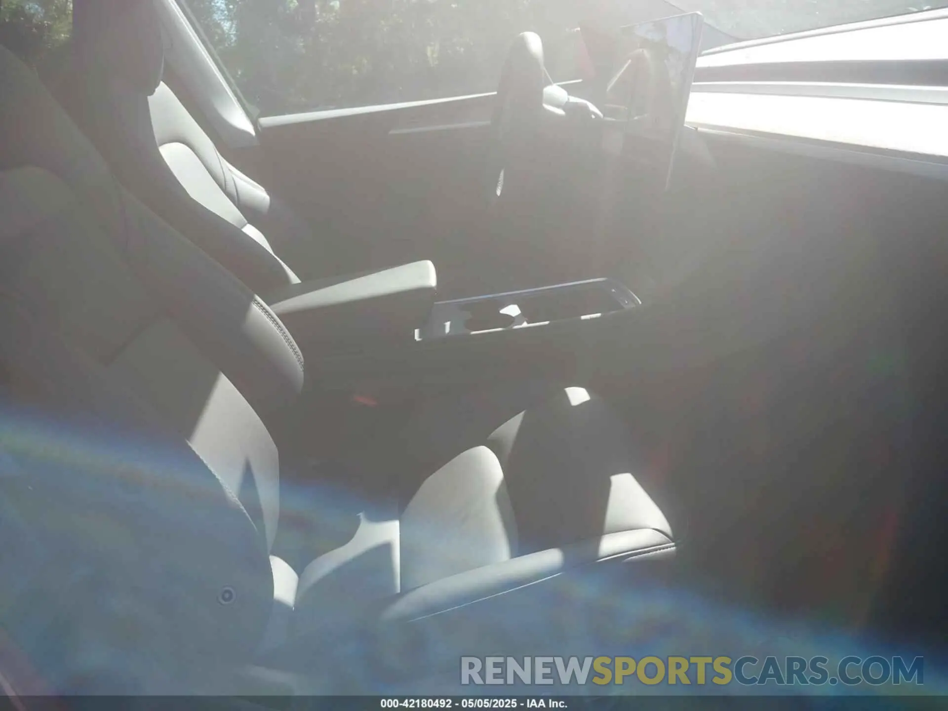 5 fotografías del automóvil dañado 7SAYGDED2RA325538 TESLA MODEL Y 2024
