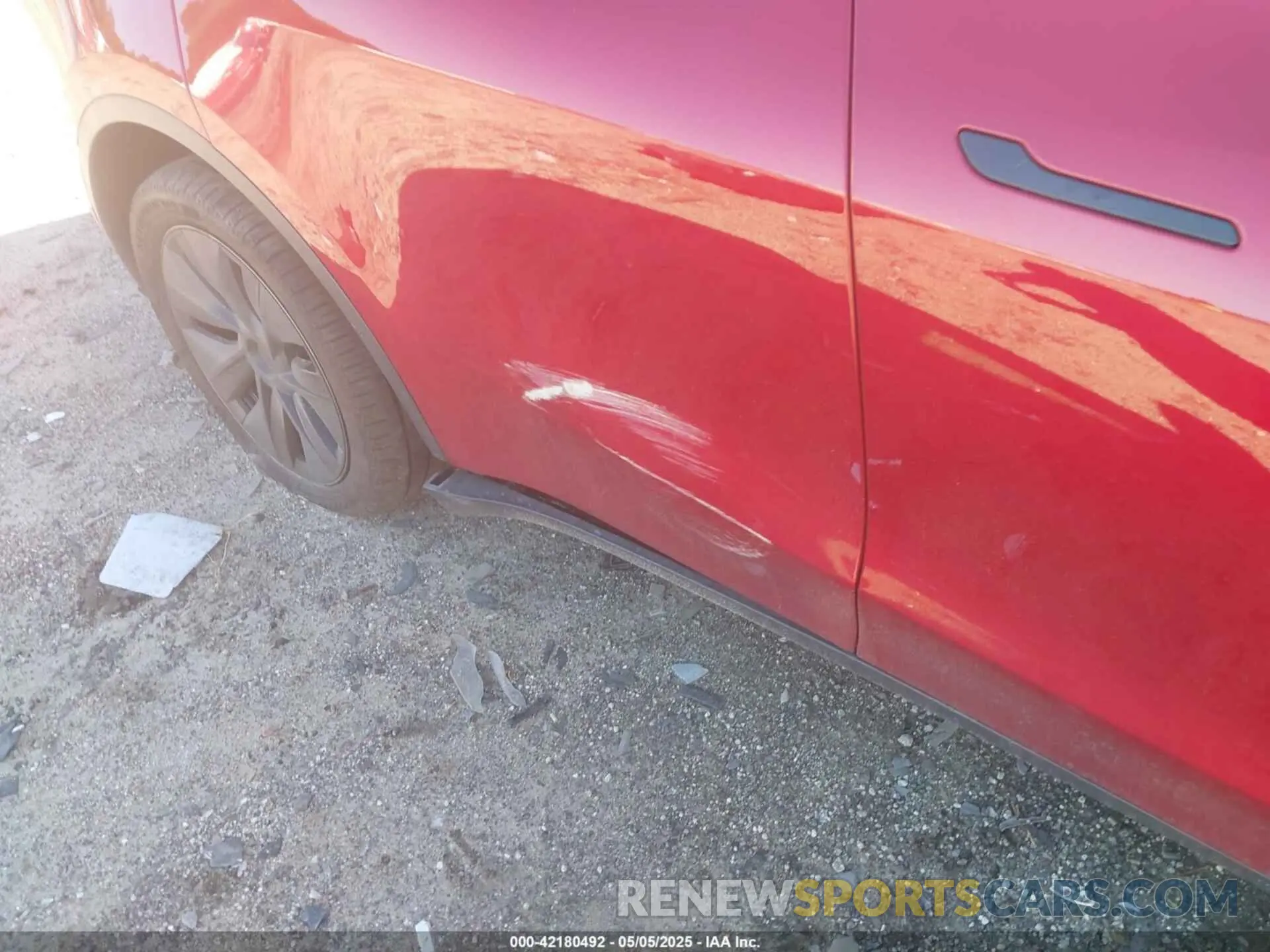 6 fotografías del automóvil dañado 7SAYGDED2RA325538 TESLA MODEL Y 2024