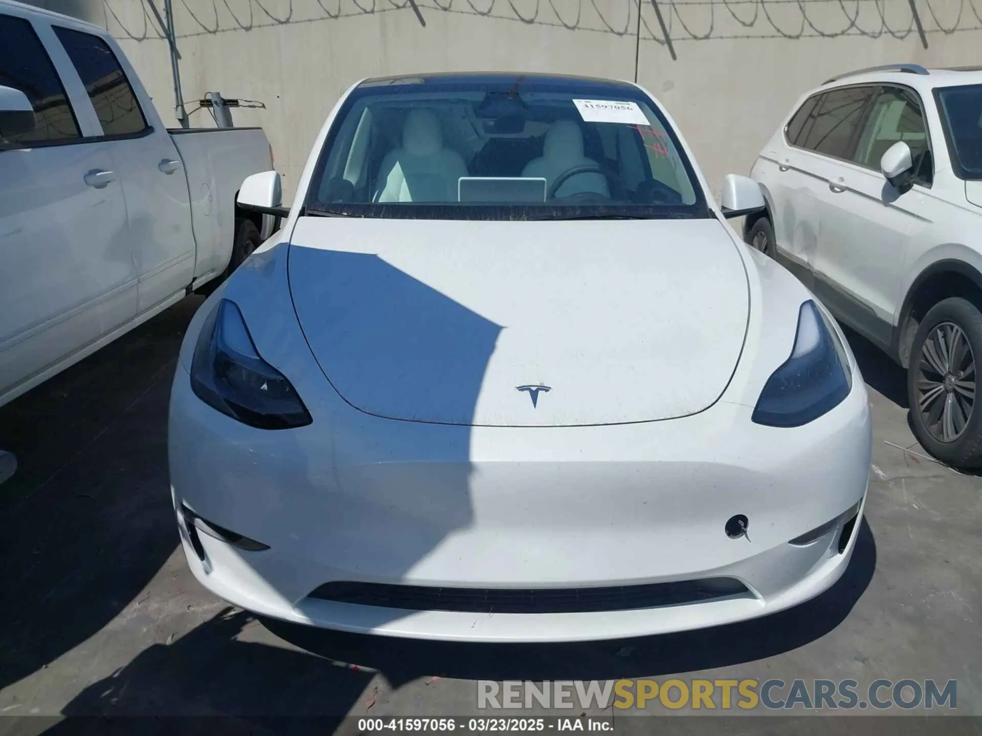 12 fotografías del automóvil dañado 7SAYGDED2RF017448 TESLA MODEL Y 2024